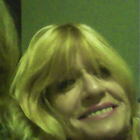 Meet your Posher, Deanna - Picture 1 of 1